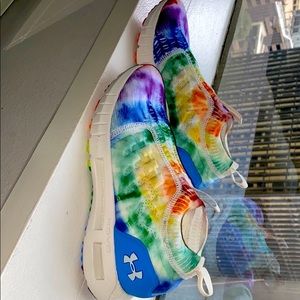 UA 2020 pride edition Men 7/W 8.5 never been worn